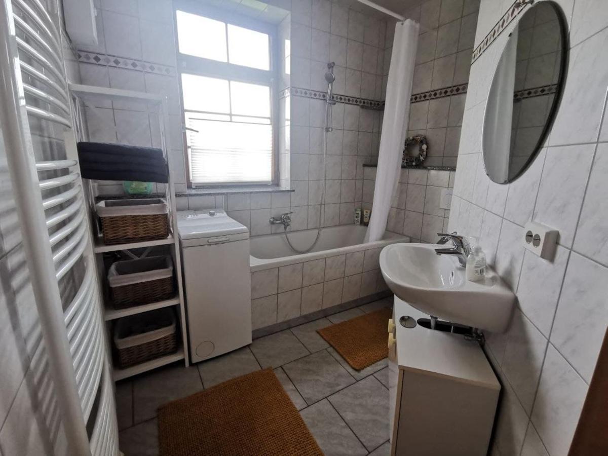 Ruhige Ferienwohnung Im Gutshaus Niederorschel Экстерьер фото