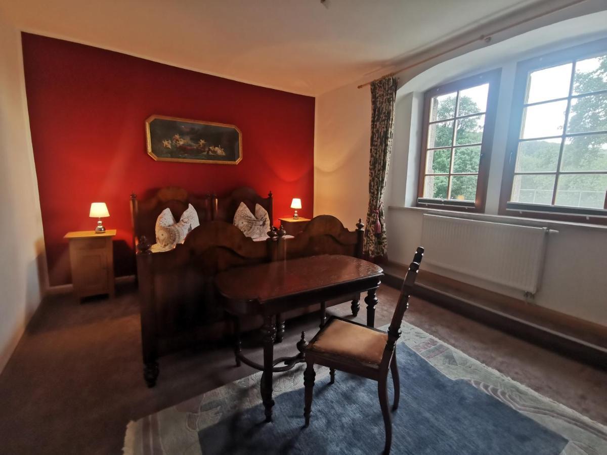 Ruhige Ferienwohnung Im Gutshaus Niederorschel Экстерьер фото